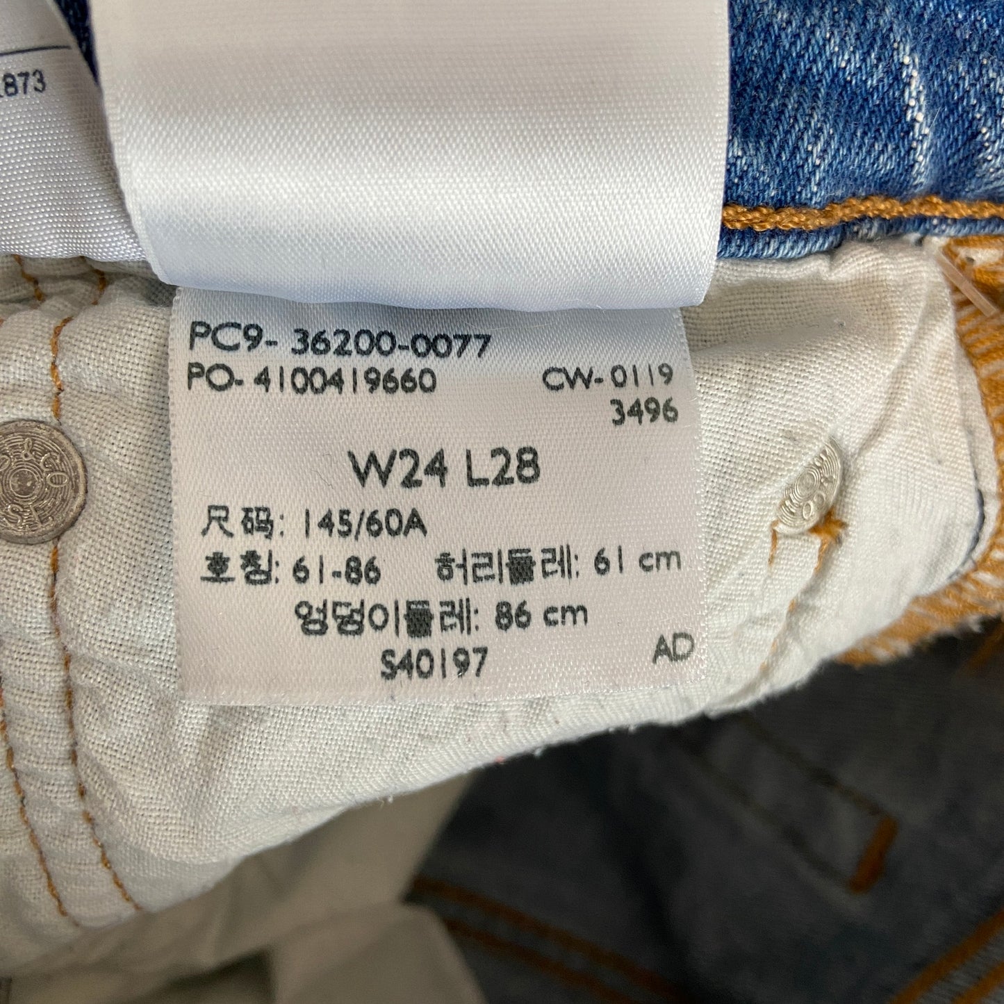 Levi's 501 Original Cropped Stretch Jeans in Jive Song Medium Wash - Women's 24