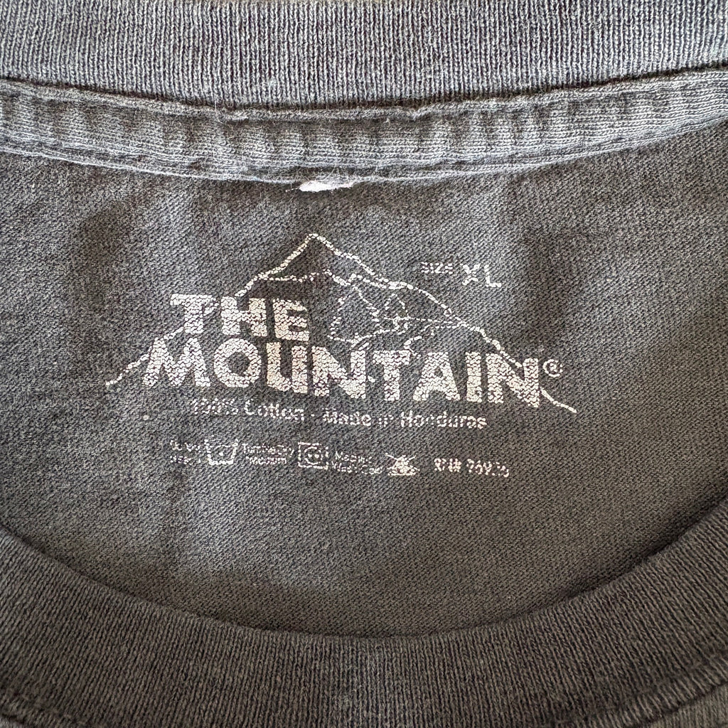 The Mountain Faded Dark Green Full Moon Howling Wolves T Shirt - Men's Size XL