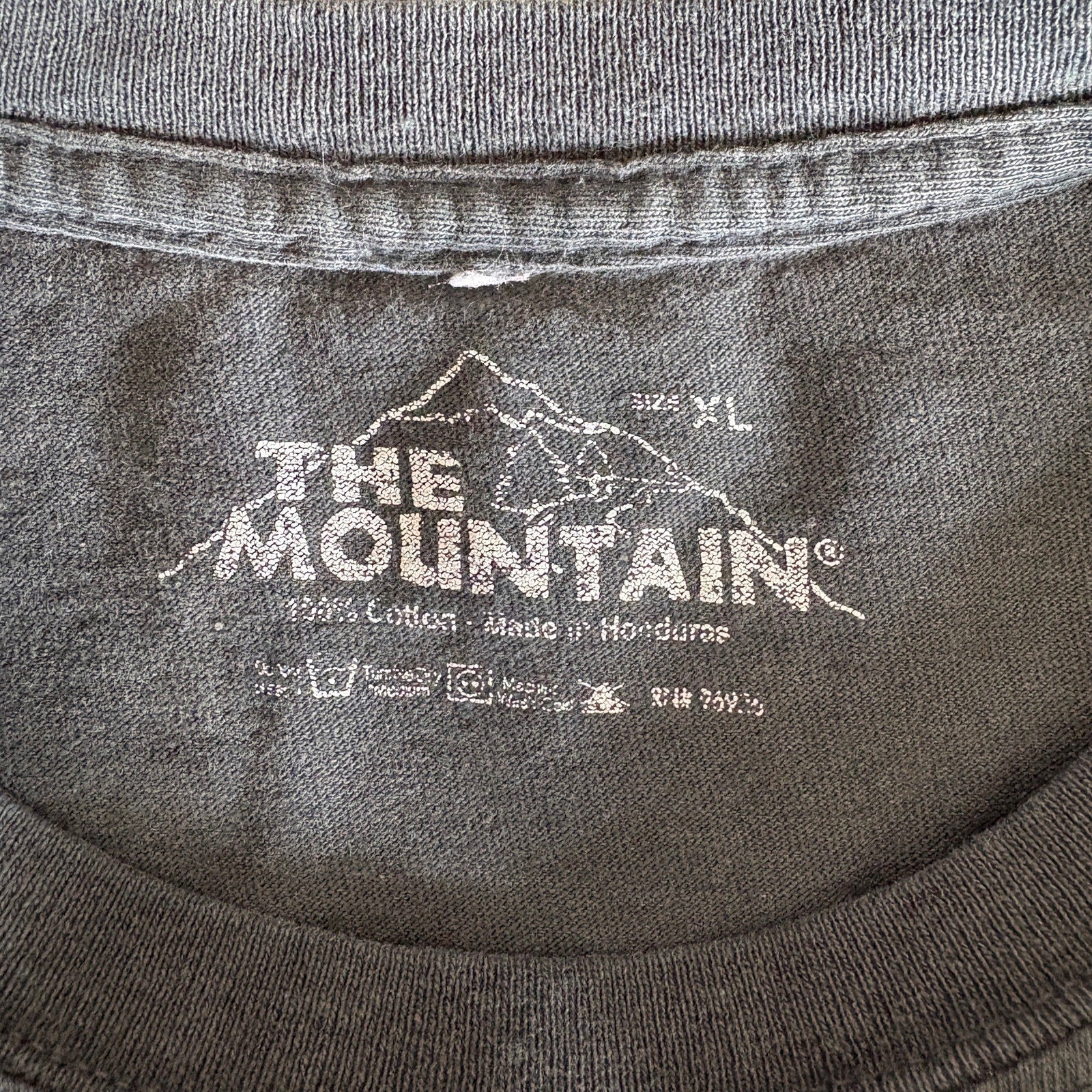 The Mountain Faded Dark Green Full Moon Howling Wolves T Shirt - Men's Size XL