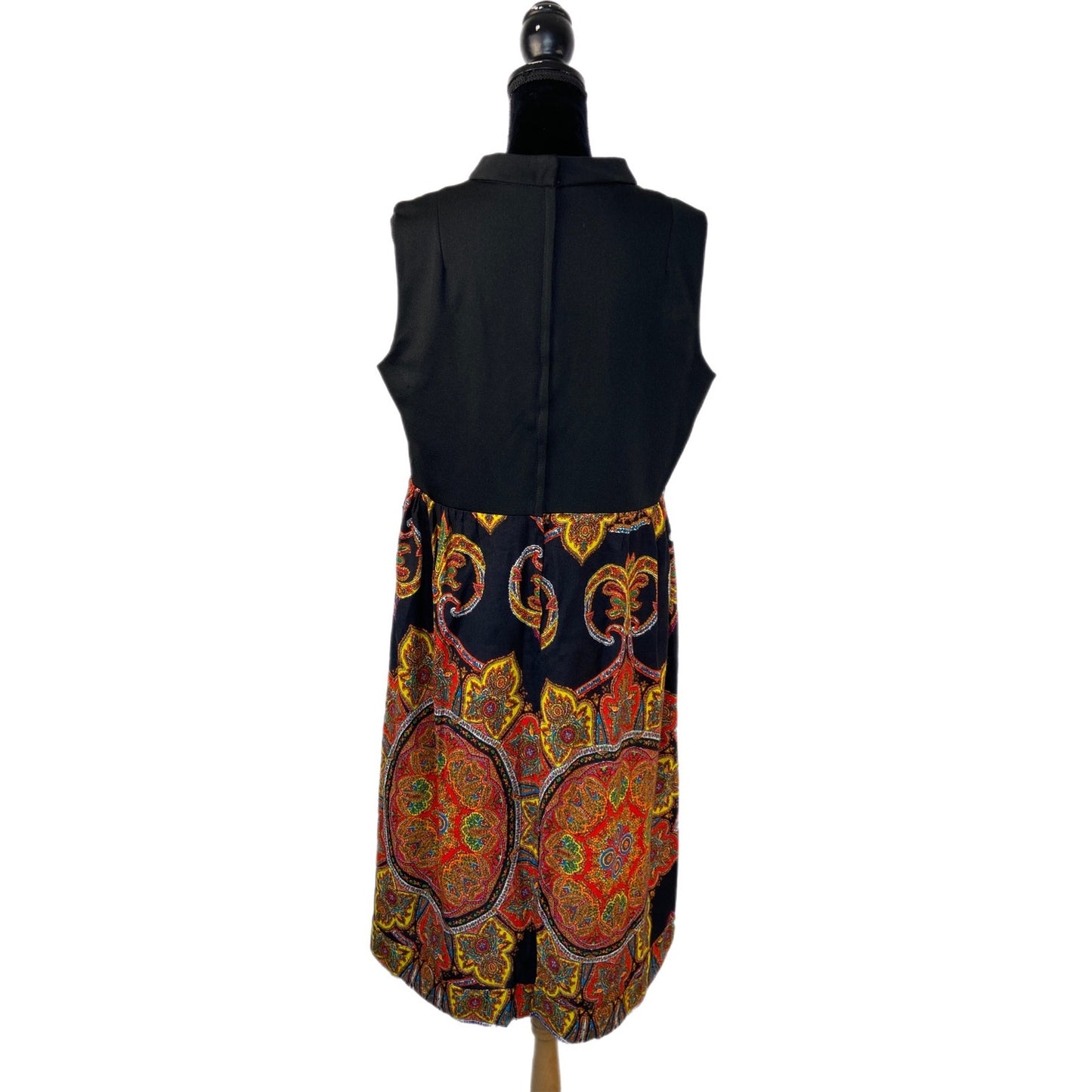 Vintage Sleeveless Keyhole Medallion Pattern Dress - Women's 14