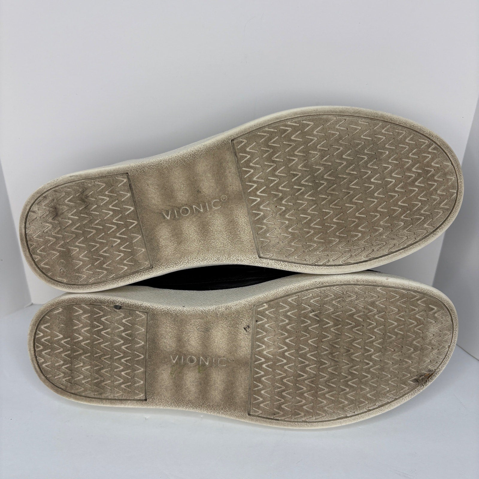 Vionic Winny Onyx Leather Low Top Sneakers - Women's Size 11