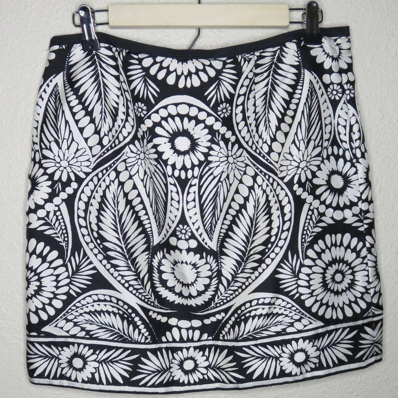 Banana Republic Silk Black and White Floral Short Skirt - Women's 4P