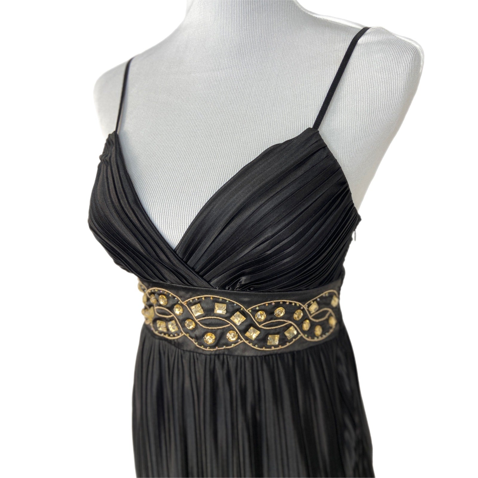 Pleated Empire Waist Grecian Style Formal Dress - Women's Size 6 Threaded Social Club Pleated Empire Waist Grecian Style Formal Dress - Women's Size 6 Threaded Social Club