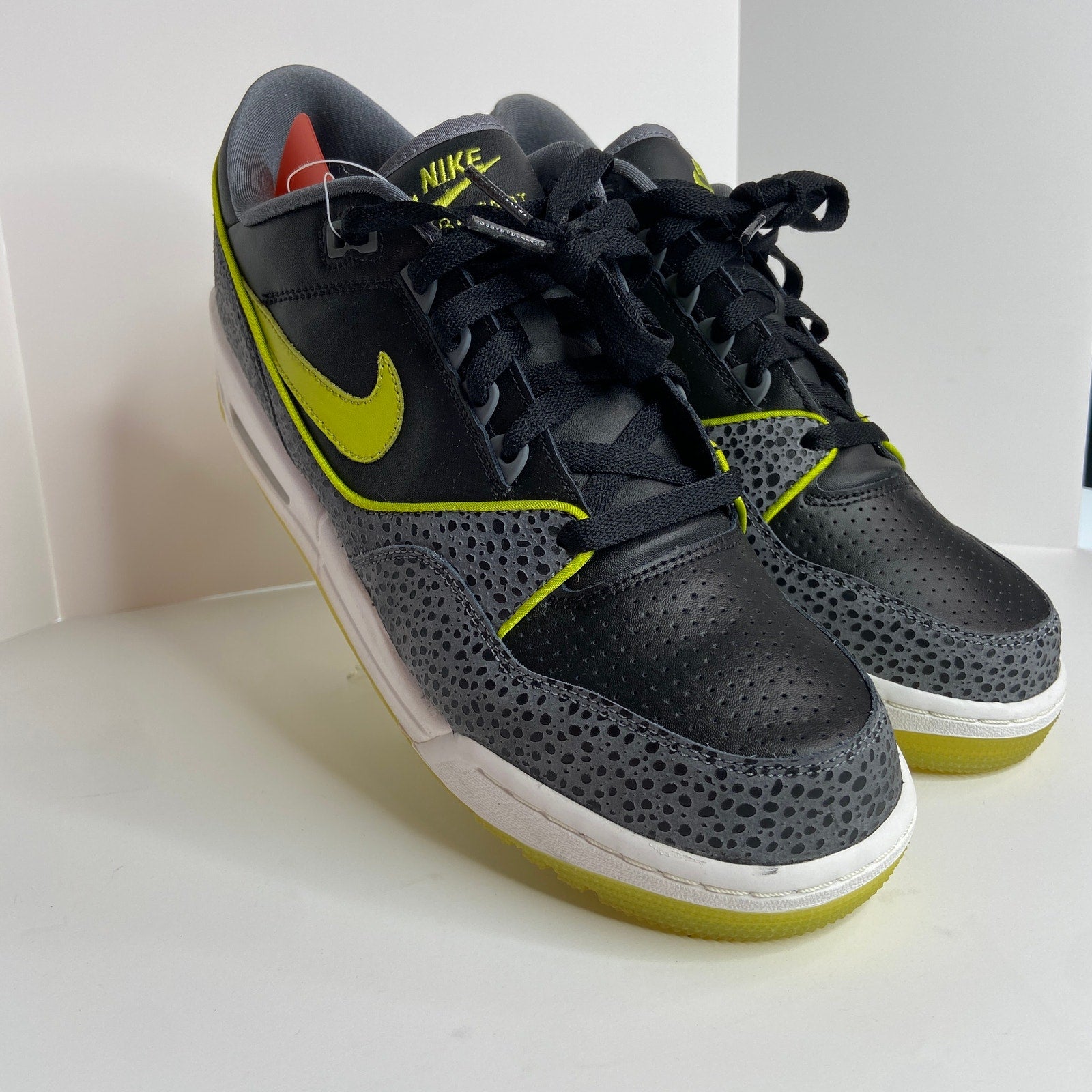 Nike AIR Assault Low Bright Cactus Sneakers NIB - Men's Size 10.5