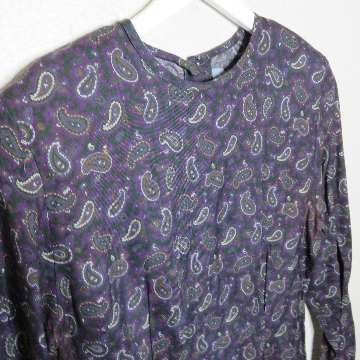 Vintage Purple Paisley Fitted Top Button Detailing on Back - Women's S/M